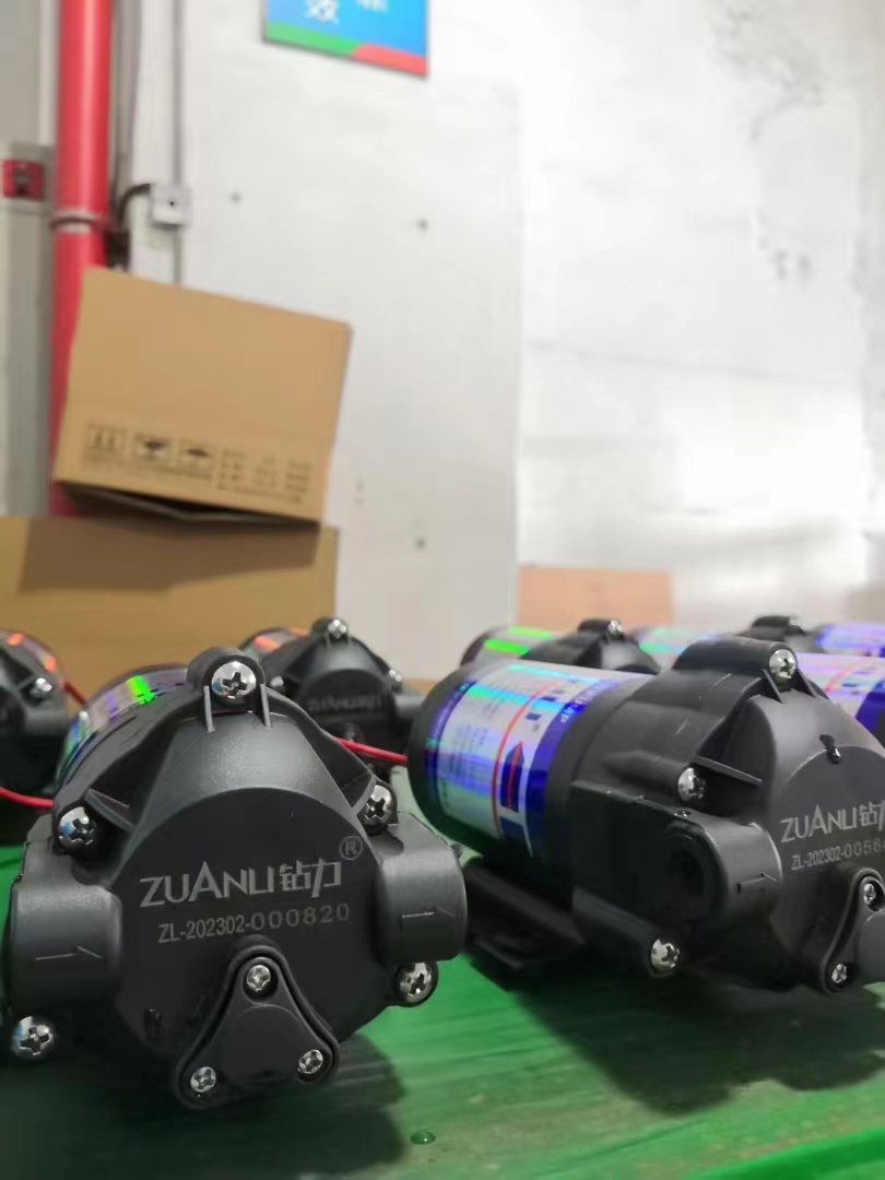 A RO szivattyú exportjának FIRSR -kontinerje.