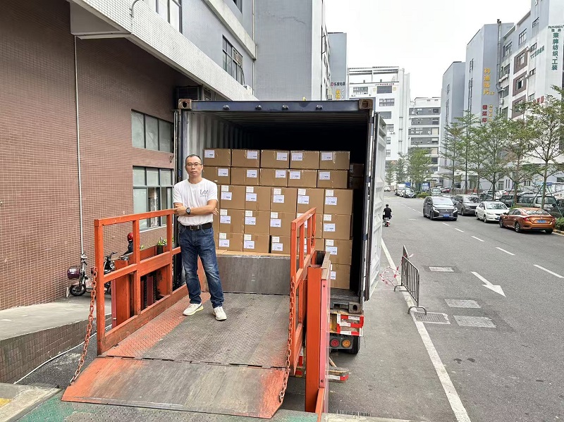 Exportáljon egy konténer ro alkatrészeket Vietnamba.