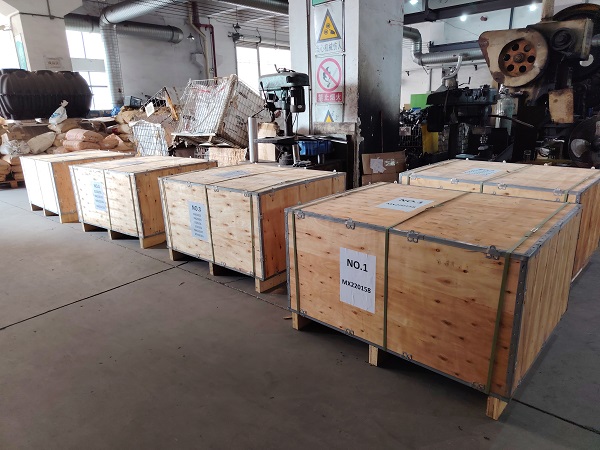 Remélem, továbbra is játszani fogja ezeket a műanyag fröccsöntő szerszámokat az új gyárban.